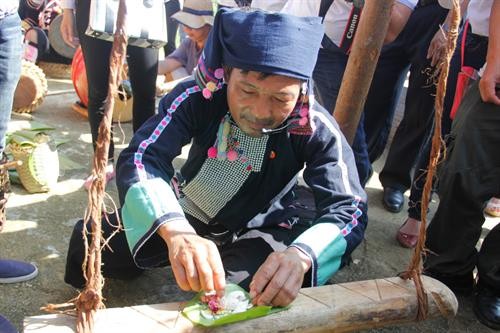 Lễ cúng cây đu của dân tộc Hà Nhì ở Lai Châu