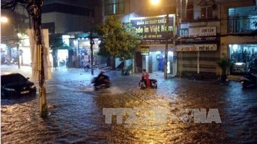 Cảnh báo nhiều đợt mưa lớn kéo dài từ 2 - 4/10 gây ngập, ùn tắc giao thông cục bộ tại Thành phố Hồ Chí Minh
