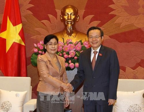 越南国会副主席冯国显会见老挝国家审计署审计长斯芬丹