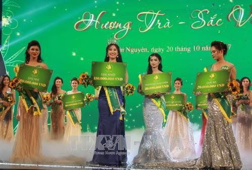 Nữ sinh Nguyễn Dương Tiểu Vy đoạt giải nhất Người đẹp xứ Trà năm 2017