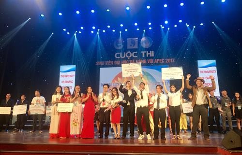 越南岘港大学生与2017年APEC会议知识竞赛进入总决赛