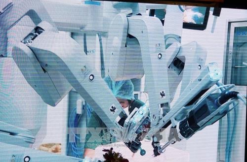 Thêm một bệnh viện sử dụng robot trong phẫu thuật ung thư