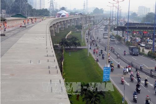 Thành phố Hồ Chí Minh lắp đường ray cho tuyến metro số 1