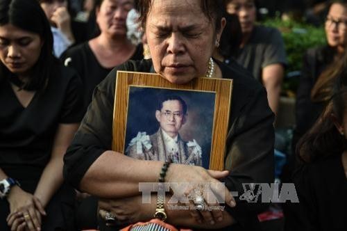 国家副主席邓氏玉盛代表越南出席已故泰国国王普密蓬·阿杜耶德葬礼