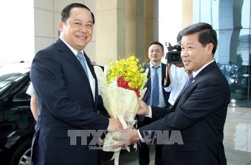 老挝政府副总理宋赛•西潘敦访问平阳省 