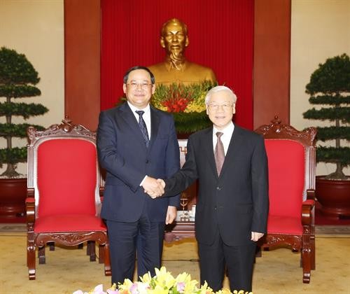 越共中央总书记阮富仲会见老挝政府副总理宋赛•西潘敦