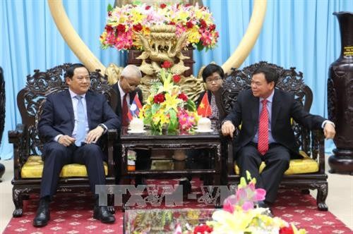 老挝副总理宋赛·西潘敦访问槟椥省