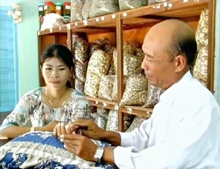 Đồng bào Chăm tỉnh Ninh Thuận có hơn 100 bài thuốc Nam gia truyền