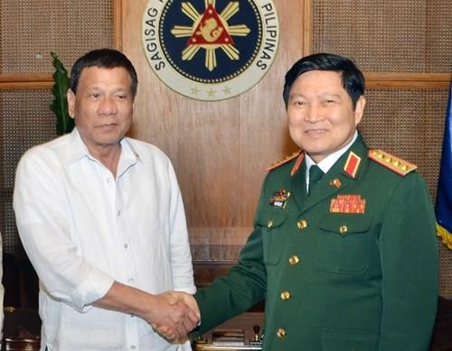 菲律宾总统：防务合作是越菲两国战略伙伴关系的主要支柱之一