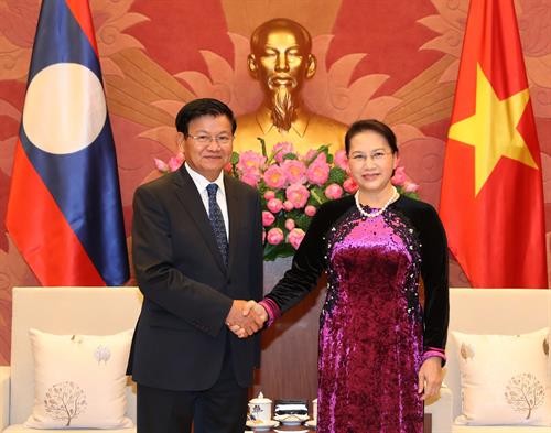 越南国会主席阮氏金银会见老挝总理通伦·西苏里