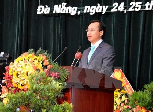 越共中央政治局对岘港市委常务委员会给予警告处分