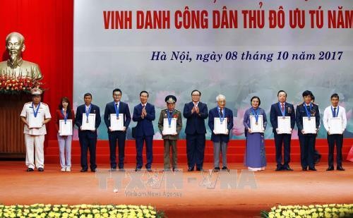Hà Nội vinh danh 10 Công dân Thủ đô ưu tú 2017 và tôn vinh 790 gương điển hình tiên tiến, người tốt, việc tốt