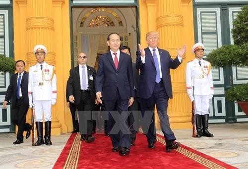 美国总统特朗普圆满结束对越南的国事访问