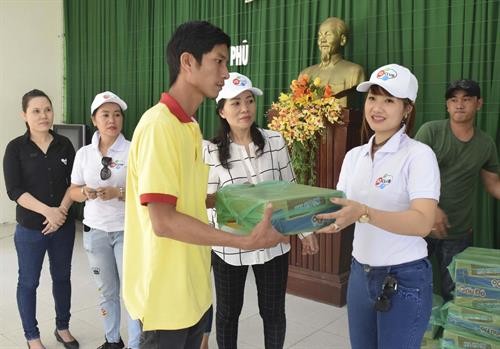 Thừa Thiên - Huế: Nhiều hoạt động thăm hỏi, hỗ trợ bà con vùng lũ