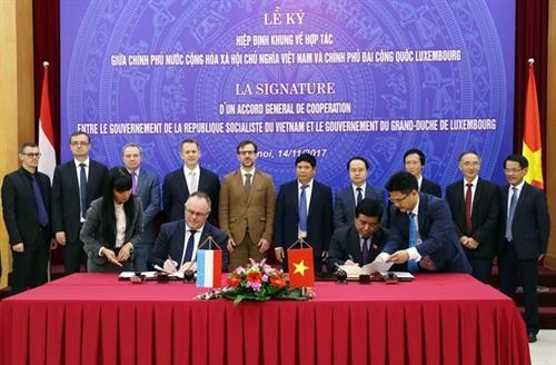 越南与卢森堡签署合作框架协议
