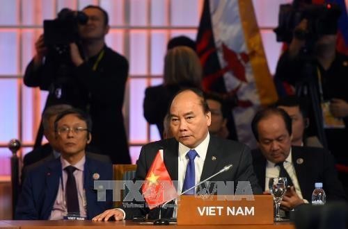 越南政府总理阮春福出席第12届东亚峰会