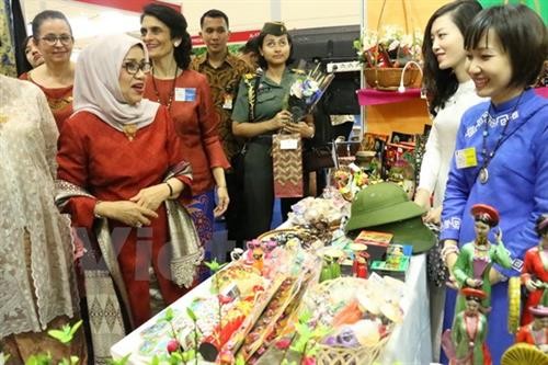第50次年度义卖展销会在印尼举办