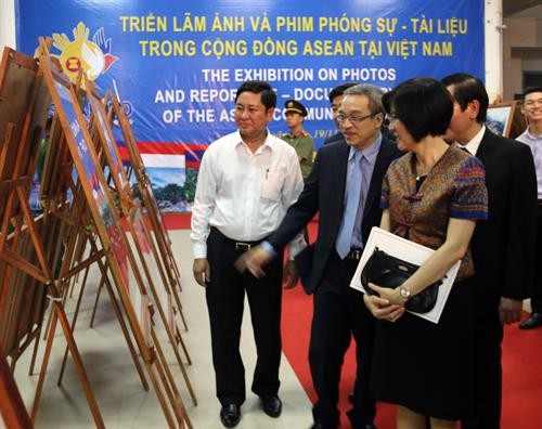 Triển lãm ảnh và phim phóng sự - tài liệu trong Cộng đồng ASEAN tại Việt Nam