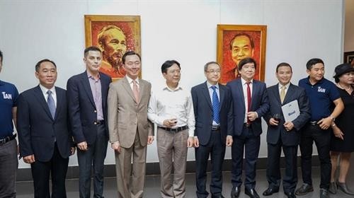 “2017年APEC各经济体领导人肖像”陶瓷拼贴画展正式开展