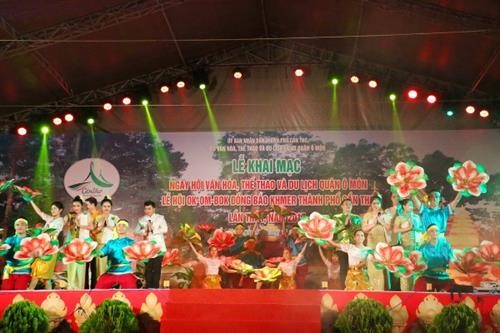Cần Thơ tổ chức Lễ hội Ok Om Bok của đồng bào Khmer lần thứ nhất năm 2017