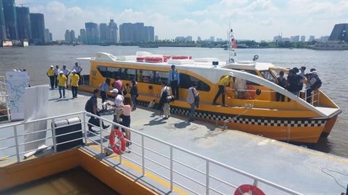胡志明市首条水上巴士投运将有助于缓解该市交通拥堵现象