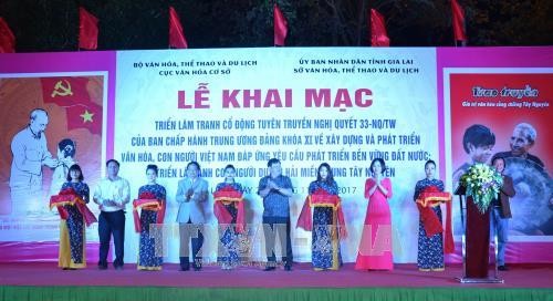 越南文化和人文建设海报展开展