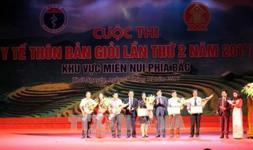 Y tế thôn bản đóng góp công sức đưa chỉ số y tế của Việt Nam thành điểm sáng