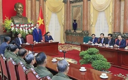 越南党和国家永远铭记老挝人民的功劳