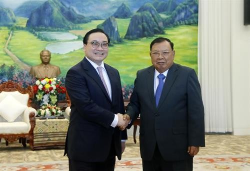 老挝领导会见河内市代表团