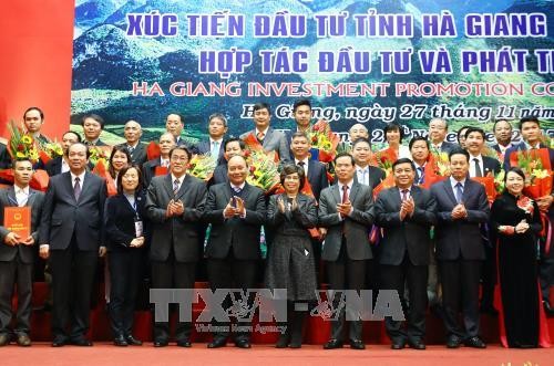 Thủ tướng Nguyễn Xuân Phúc: Hà Giang cần “xắn tay áo” cùng doanh nghiệp