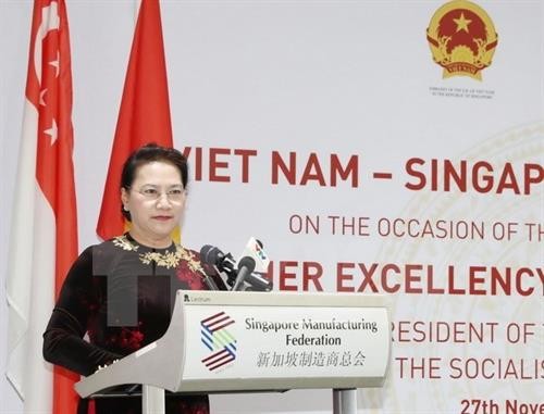 越南国会主席阮氏金银出席越新企业家对话会