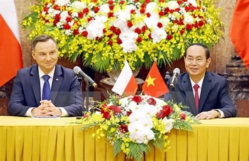 越南国家主席陈大光举行仪式欢迎波兰总统访越
