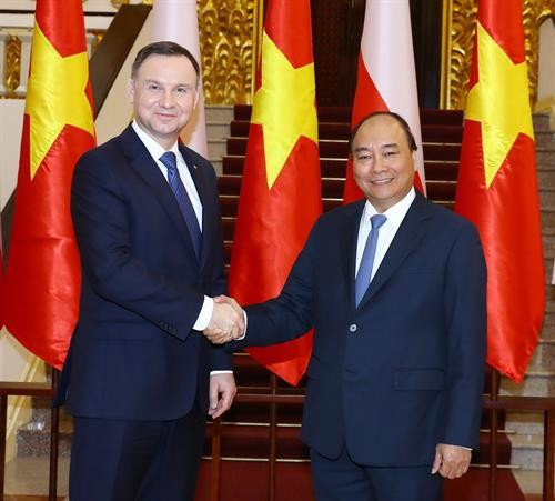 越南政府总理阮春福会见波兰总统杜达