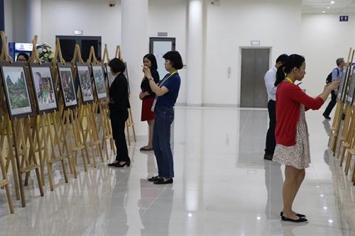 2017年APEC会议：越南风土人情图片展在国际新闻中心举行