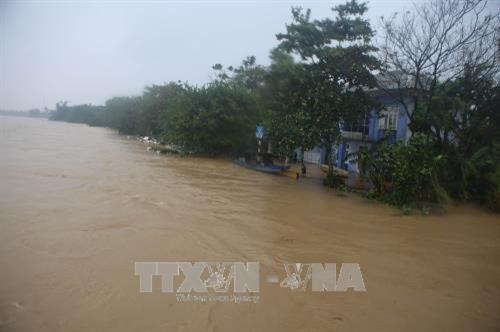 Ngập lụt diện rộng, nhiều tuyến giao thông bị chia cắt tại Thừa Thiên - Huế
