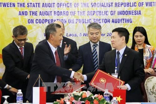 越南国家审计署与印尼审计委员会签署公共部门审计合作的谅解备忘录