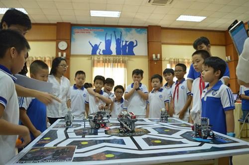 2017年越南全国小学生机器人大赛在河内举行
