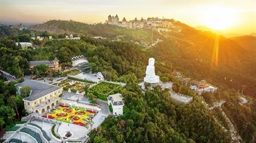 岘港市旅游超额完成年度目标