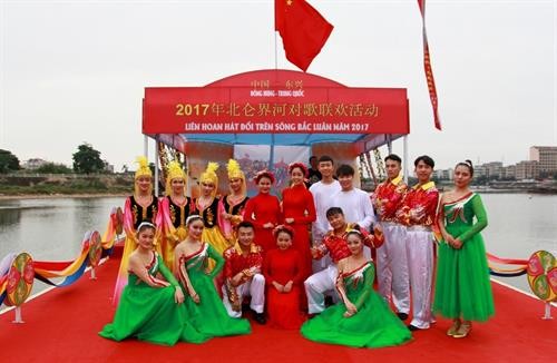 2017越南芒街—中国东兴北仑界河青年对歌联欢在北仑河源头举行