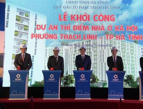 政府副总理王廷惠出席河静省保障性住房项目动工仪式
