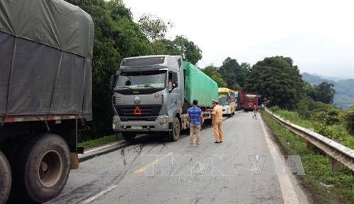 Tai nạn giao thông gây ách tắc trên Quốc lộ 4D đoạn Sa Pa - Lào Cai