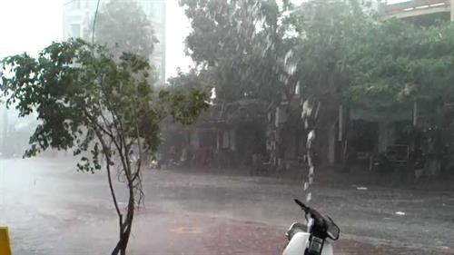 Thời tiết ngày 04/12: Quảng Bình đến Phú Yên vẫn có mưa rất to gây lũ lớn, ngập lụt trên diện rộng