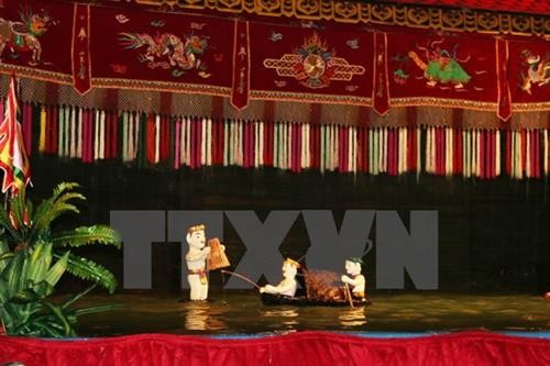越南水上木偶戏受到法国观众的热烈欢迎