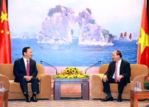 Thủ tướng Nguyễn Xuân Phúc tiếp Bí thư Khu tự trị dân tộc Choang Quảng Tây, Trung Quốc