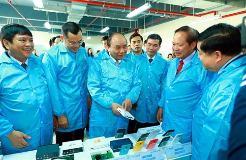 Thủ tướng Nguyễn Xuân Phúc thăm và làm việc tại Khu Công nghệ cao Hòa Lạc