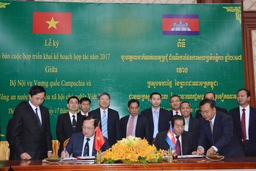 Bộ Công an Việt Nam và Bộ Nội vụ Campuchia tăng cường quan hệ hợp tác