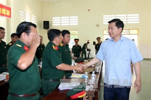 Bí thư Thành ủy Đinh La Thăng thăm, làm việc tại các đơn vị trực thuộc Bộ Tư lệnh Thành phố Hồ Chí Minh