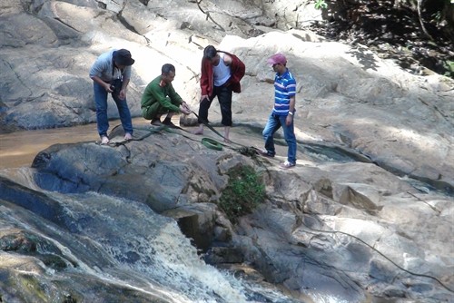 Đu dây vượt thác Hang Cọp ở Đà Lạt, hai du khách tử nạn