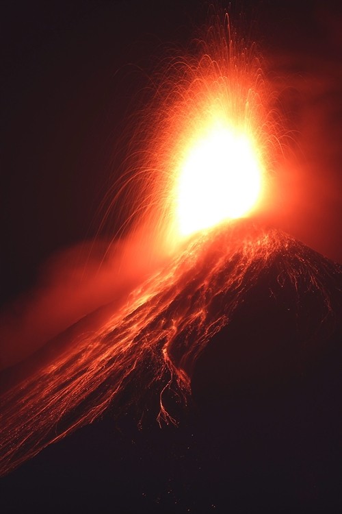Núi lửa tại Guatemala phun trào mạnh