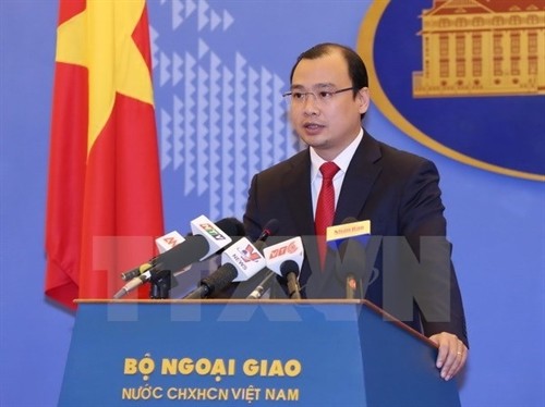 越南对中国接近完成在东海人工岛礁新建的20多处设施的信息作出回应